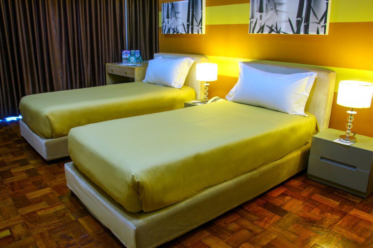 Asian Mansion II Makati City Buitenkant foto