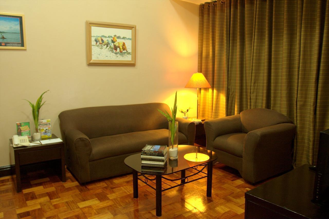 Asian Mansion II Makati City Buitenkant foto