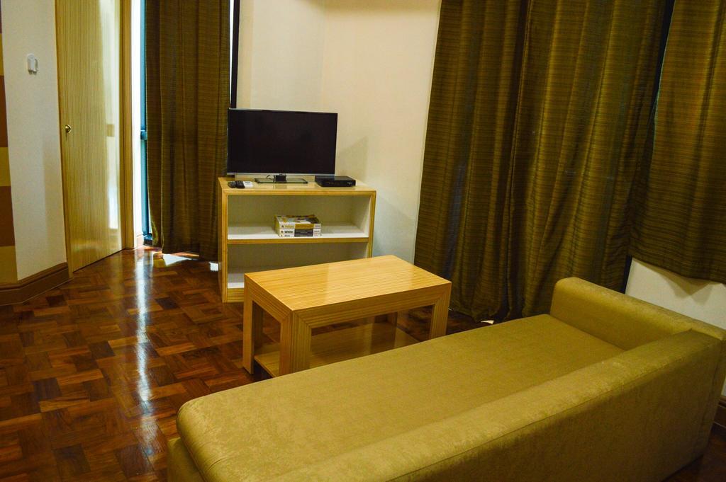 Asian Mansion II Makati City Buitenkant foto